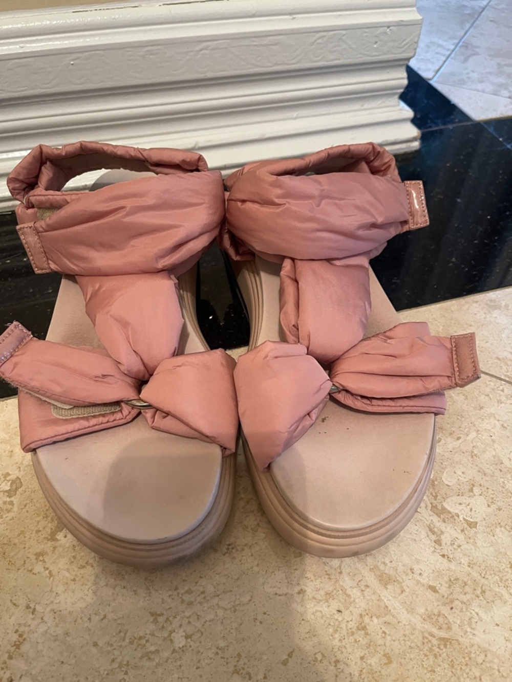 PAUL GREEN puffer sandals in pink!